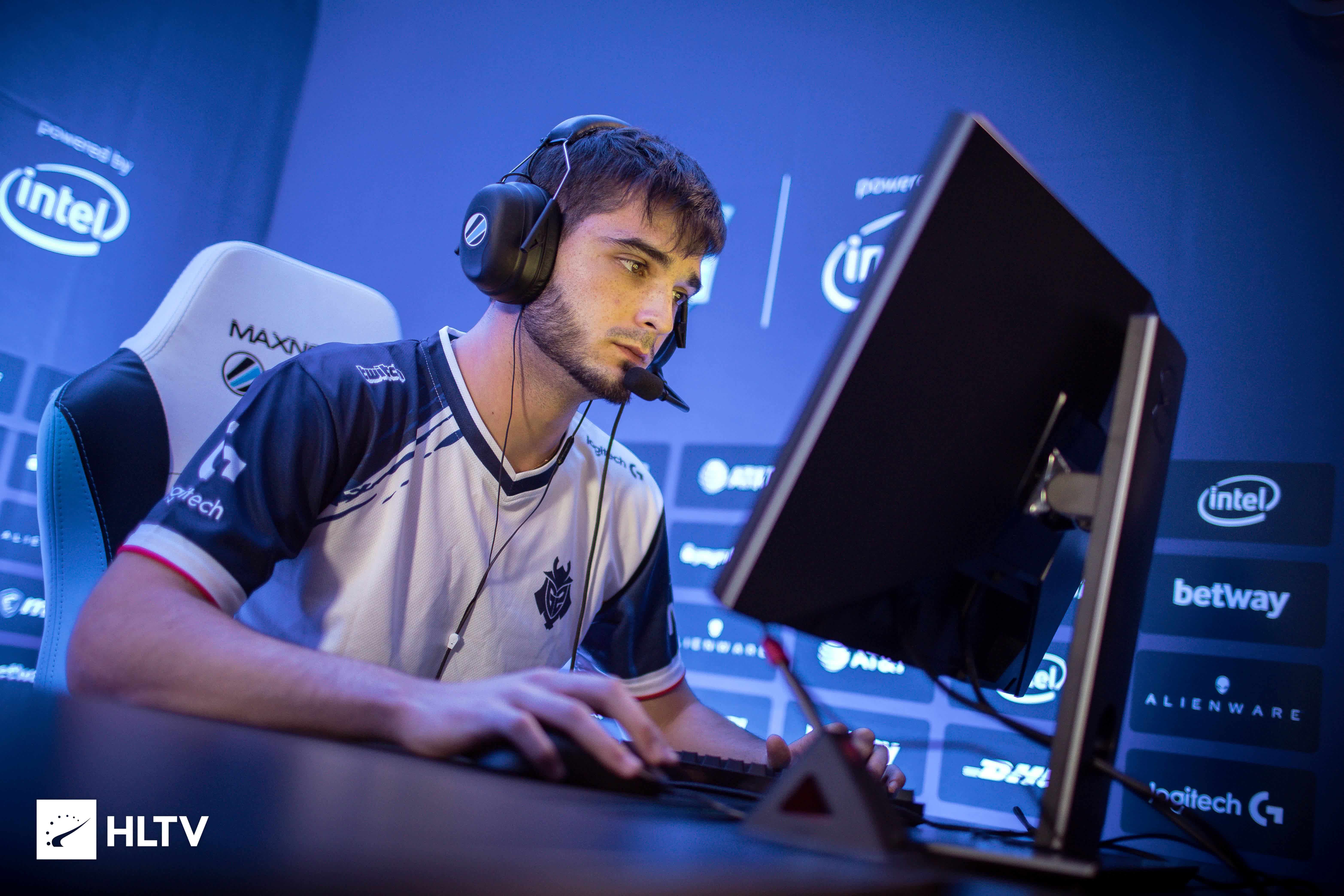 形成不仅依 形成不仅依