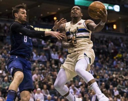 場友誼賽中 場友誼賽中