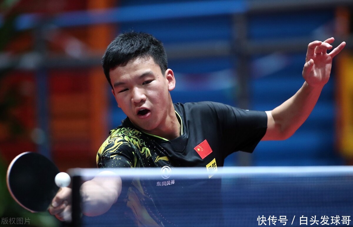 媒体上向球 媒体上向球