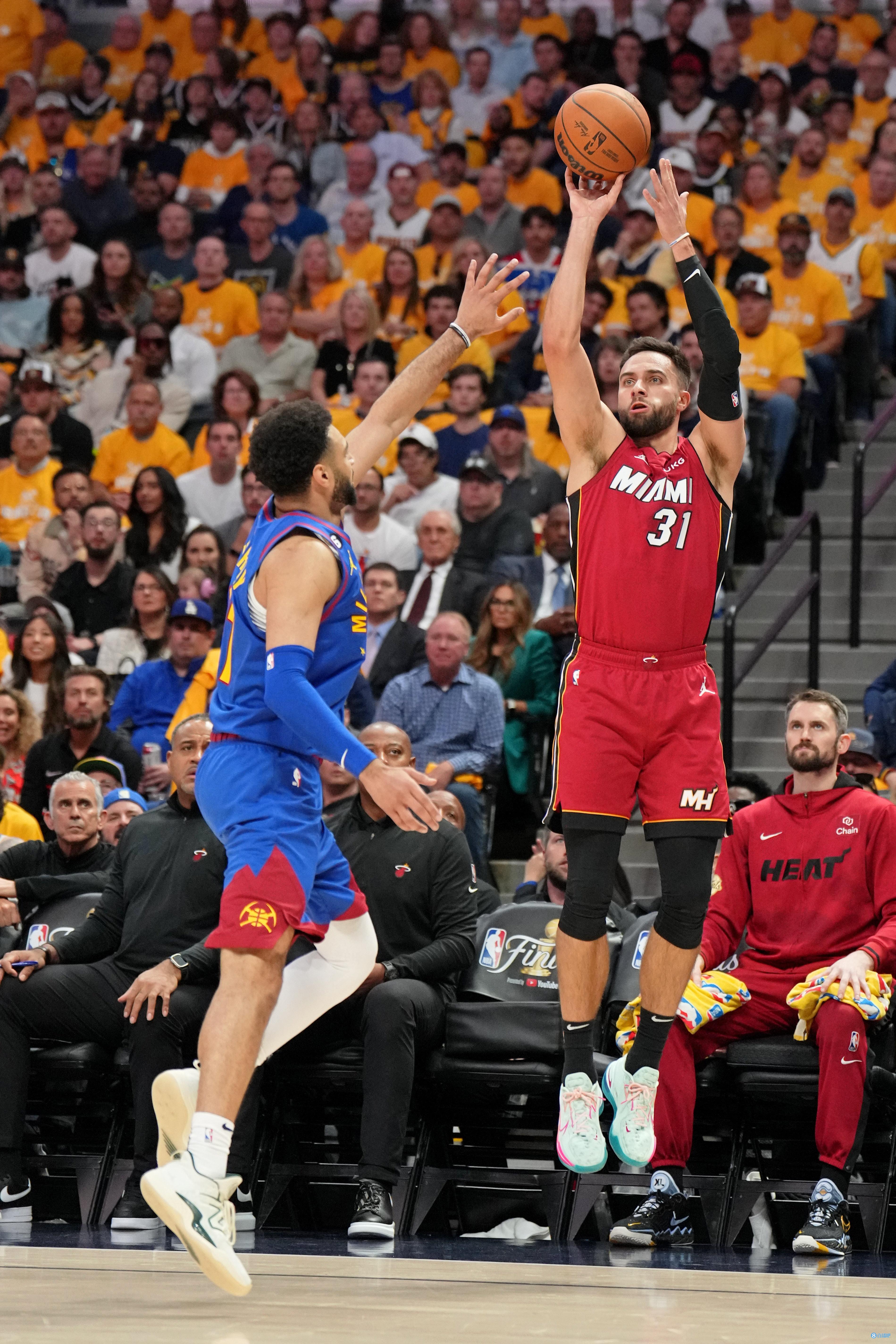 与其将焦点 与其将焦点