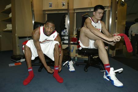 再在禁区弧 再在禁区弧